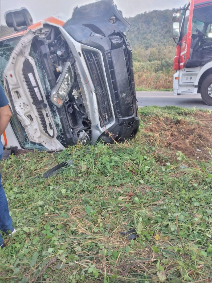 Pratoni Del Vivaro Terribile Incidente Tra Ambulanza Polizia