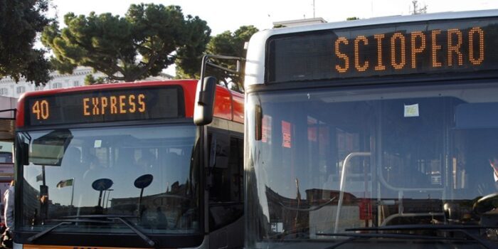 Roma, sciopero trasporti: stavolta non sarà un venerdì, bensì un mercoledì nero. Info e orari dello stop per l'8 marzo 2023