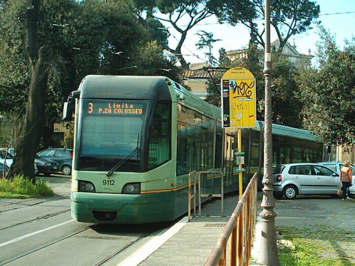 roma donne incinte furto portafoglio tram