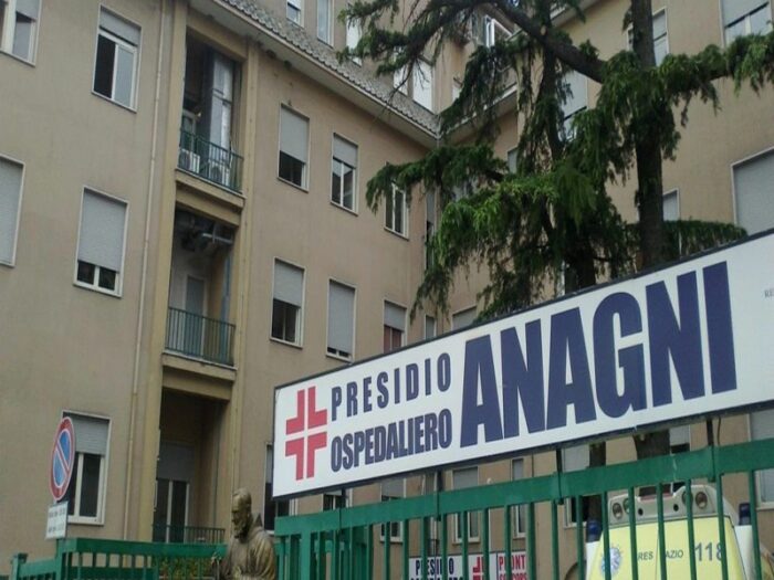 anagni malore aspetta moglie ospedale