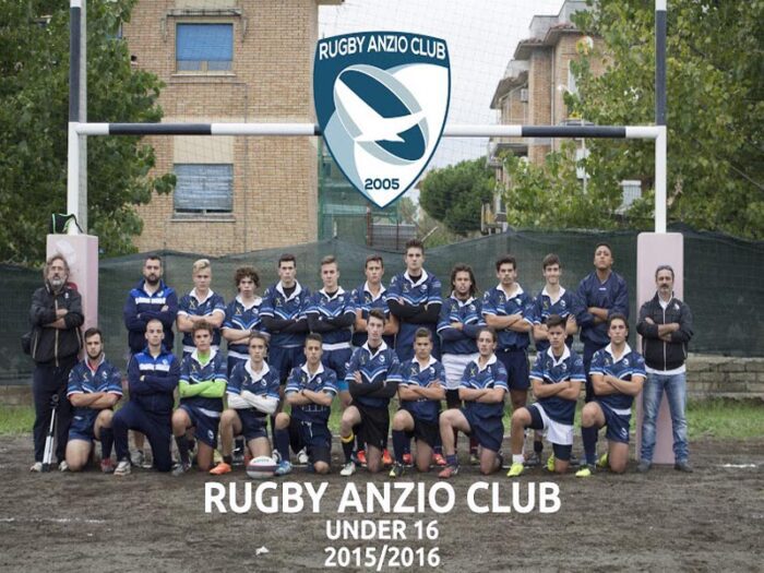 Nonostante sia terminata la stagione della prima squadra, con la vittoria del girone di play out per la permanenza in serie C1, prosegue la stagione delle giovanili del Rugby Anzio Club. In questo weekend l'Under 14 ha disputato due incontri, perdendo sia contro le Fiamme Oro che con il Torvaianica. L'Under 16 ha battuto il Rieti per 26 a 7 offrendo un'ottima prestazione a livello di gioco. L'Under 12 se l'è vista contro Villa Pamphili, Roma V e Pomezia perdendo tutti e tre i match nel quale è stata impegnata. In campo è scesa anche la formazione Under 6, in assoluto la più giovane del florido vivaio anziate, che ha raccolto una sconfitta contro l'Appia per 7 a 3, un pareggio contro i Gladiatori per 2 a 2 e una vittoria contro il Ciampino per 3 a 1. La stagione si avvia verso la conclusione. Questo weekend gli Old disputeranno sabato un triangolare a Roma al quale parteciperà anche la rappresentativa dei Gladiatori. Alle 17 la sfida dell'Under 18 al Primavera Roma, mentre domenica alle 10 concentramento per le formazioni under 8 e 10. Il finale sarà caratterizzato dal Torneo di Gubbio del 4 e 5 giugno, gli ultimi due impegni dell'Under 16 e dell'Under 14, e soprattutto domenica 12 giugno la grande festa di fine stagione al quale sono invitati tutti, tifosi e simpatizzanti della società biancazzurra.