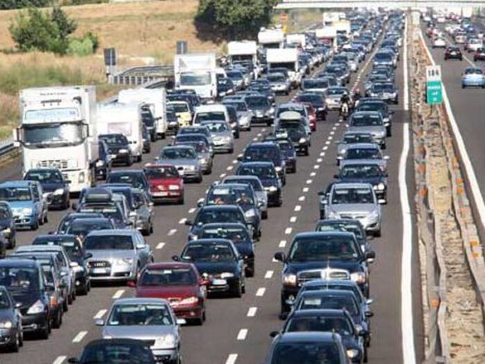 a1 chiuso bivio roma sud a24 incidente