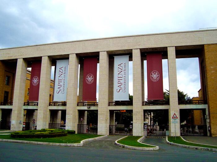 Falso allarme bomba alla Sapienza di Roma, evacuata la sede di Sociologia