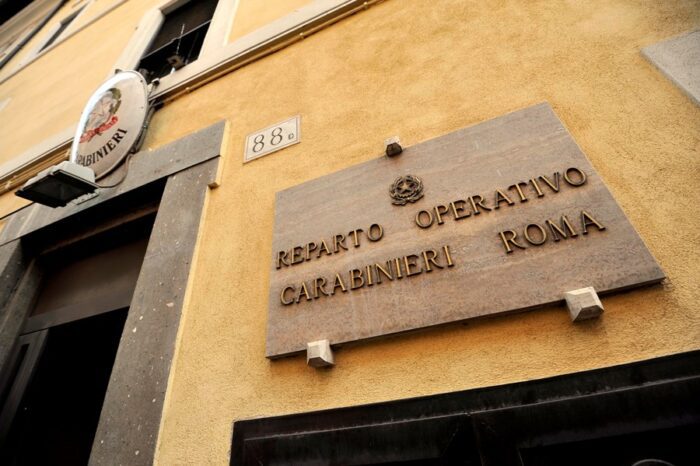 Caserma di piazza Farnese, va dai Carabinieri per sporgere denuncia ma viene arrestato: uccise una prostituta