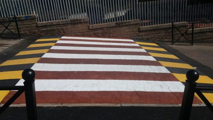 Pomezia parcheggio passaggio pedonale scuola orazio