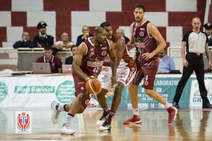 Basket Ferentino battuto a Trapani 83-60. In vena Raymond e Gigli