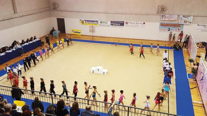 PALIANO, IN PEDANA CON LE GINNASTE DELLA RITMICA