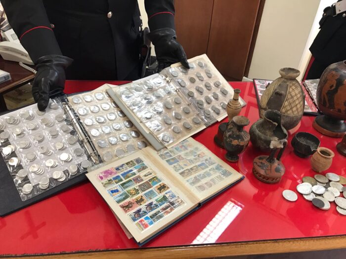 Roma, Don Bosco. Sesterzi e droga: arrestati ladri di reperti di epoca etrusca e romana (FOTO)