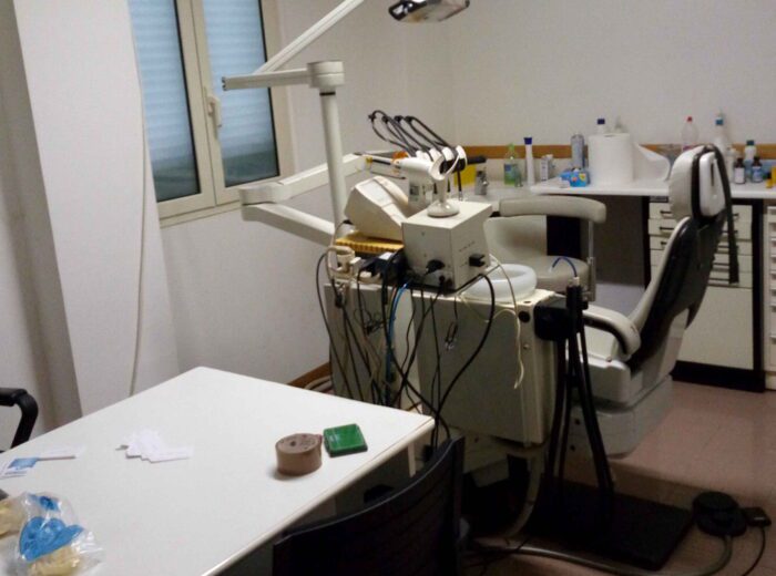 Torpignattara, falso dentista cinese in via della Marranella: operava senza titoli di studio né autorizzazione