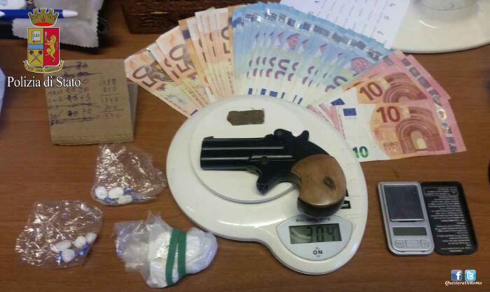 Fidene, 55enne romano trovato con pistola e cocaina in casa: arrestato