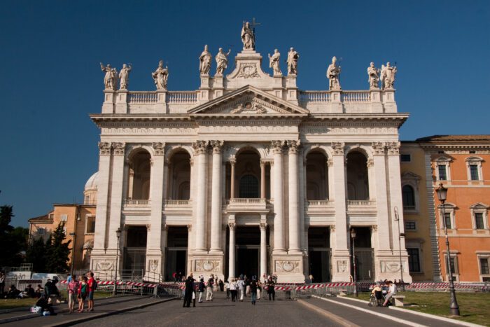 San Giovanni, 73enne colto da infarto all'interno della Basilica: ecco cosa è successo