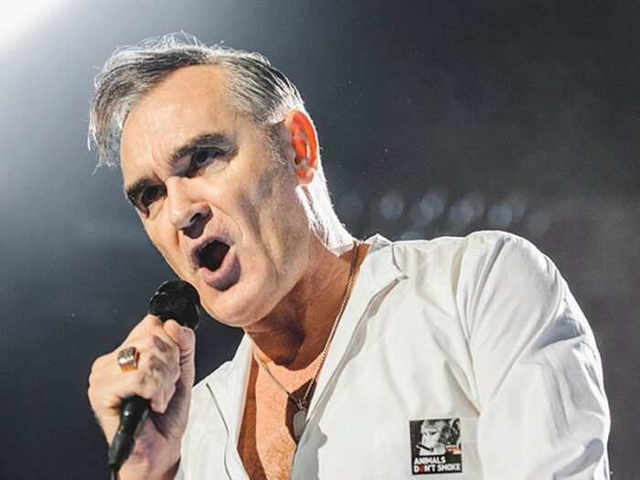 Morrissey contromano su via del Corso a Roma: la rock star britannica nei guai