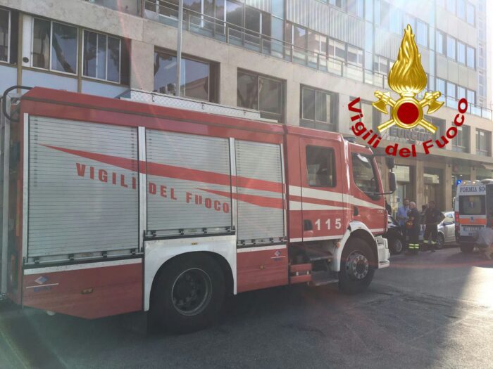 Incendi a Colleferro: fiamme nella zona del Castello, ai piani artigianali e in via Latina, verso Artena