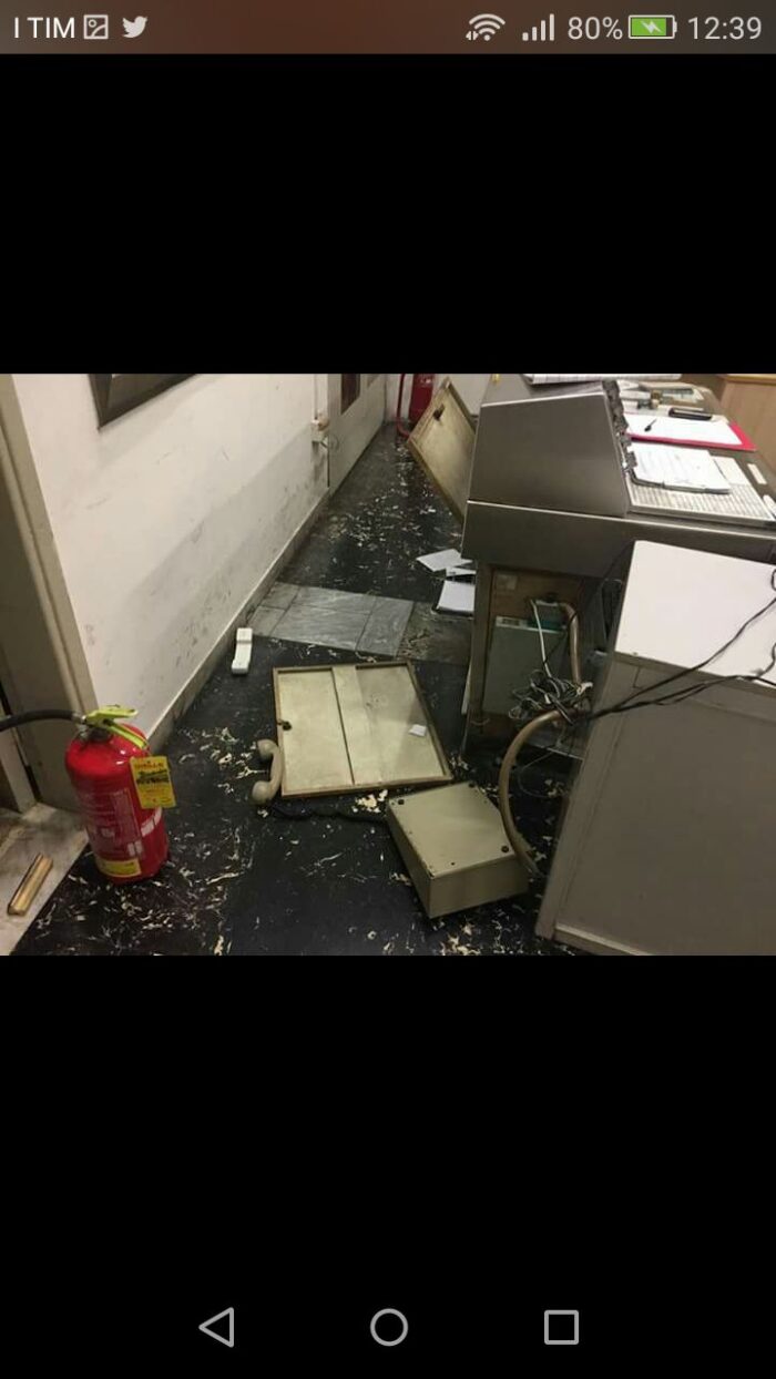 Devastato gabbiotto Atac stazione San Paolo. Ghera (FDI-AN): "Poca sicurezza in città" (FOTO)