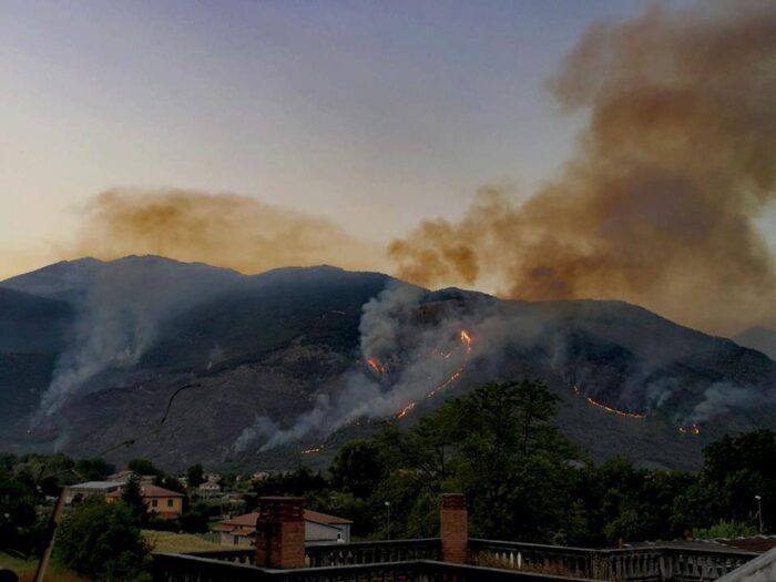 Sora, brucia Monte Sant'Angelo: incendi di natura dolosa? (FOTO)