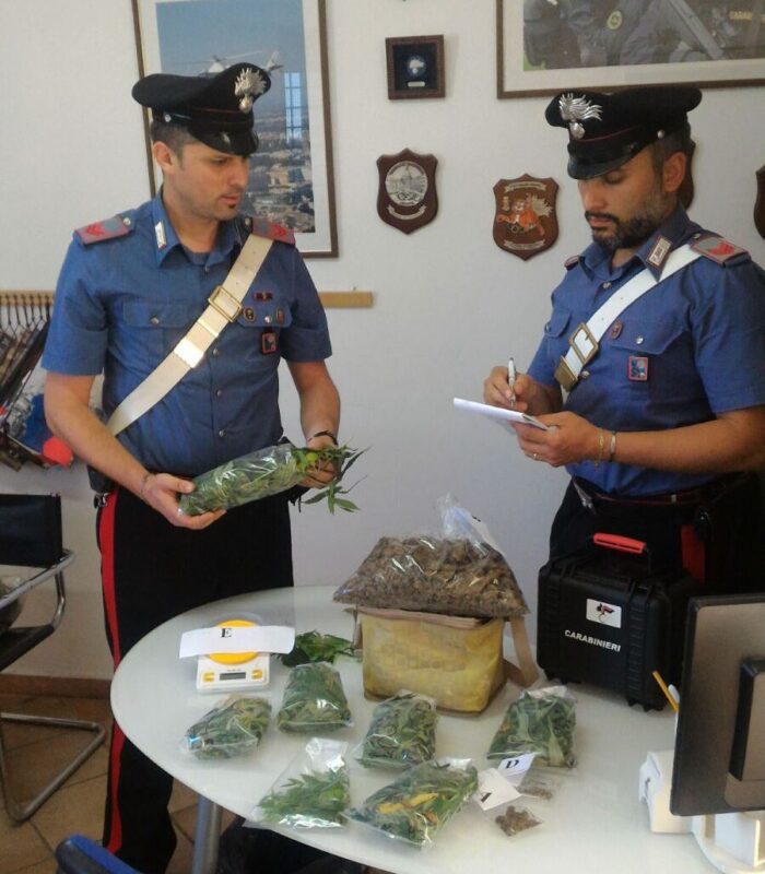 Formello, trovato con più di mezzo chilo di droga in casa e con 7 piantine di marijuana: arrestato 47enne