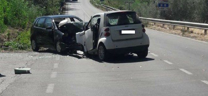 Incidente sulla Cassia, strada chiusa in entrambi i sensi di marcia: coinvolti tre veicoli