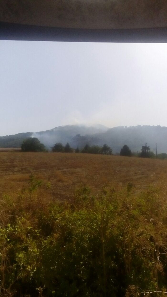 Artena, ennesimo incendio a Piana della Civita: brucia anche oggi