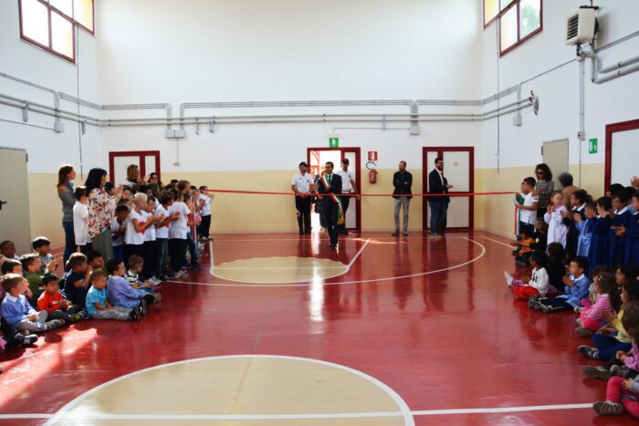 Pomezia: riaperta dopo 10 dieci anni la palestra della scuola De Andrè di Santa Palomba. Il Sindaco: " Impegno mantenuto".