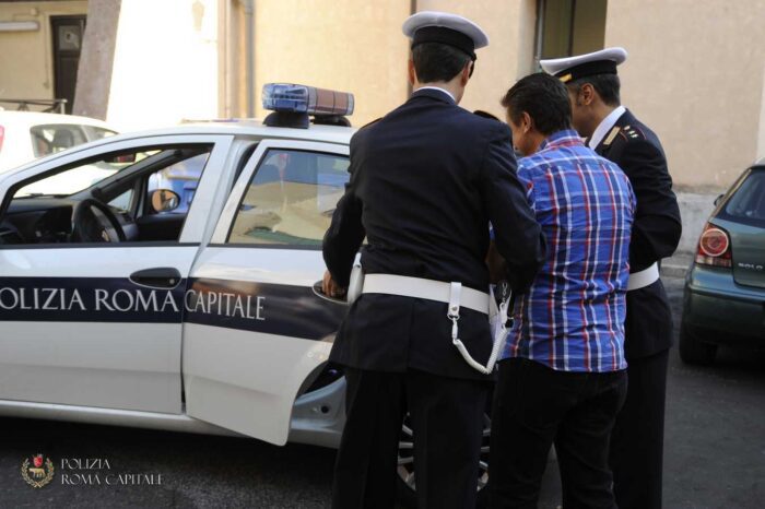 Tuscolano: Polizia Locale arresta rapinatore di 54 anni