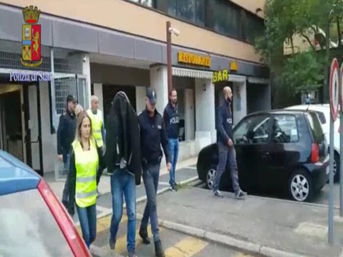 Tufello, sgominata banda che gestiva racket delle occupazioni abusive: erano soliti sparare a chi si opponeva