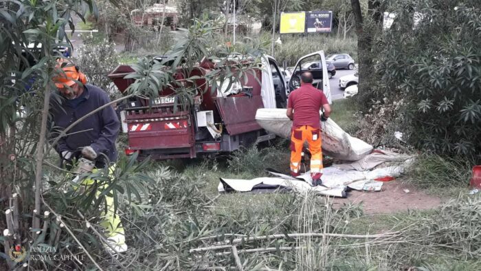 Aree verdi Eur, smantellati 5 insediamenti abusivi, trovata droga nei giardini di Colle Oppio