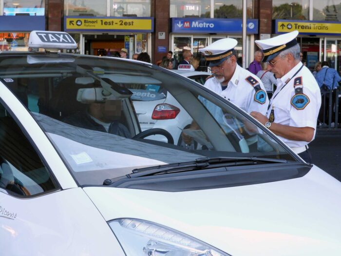 roma, controlli alla stazione termini