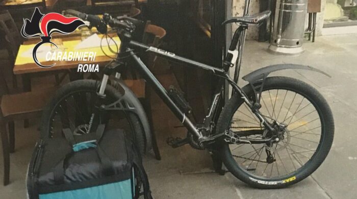 Roma, ruba una bici nel quartiere Monti e “subito” la rivende: carabinieri arrestano ricettatore 2.0