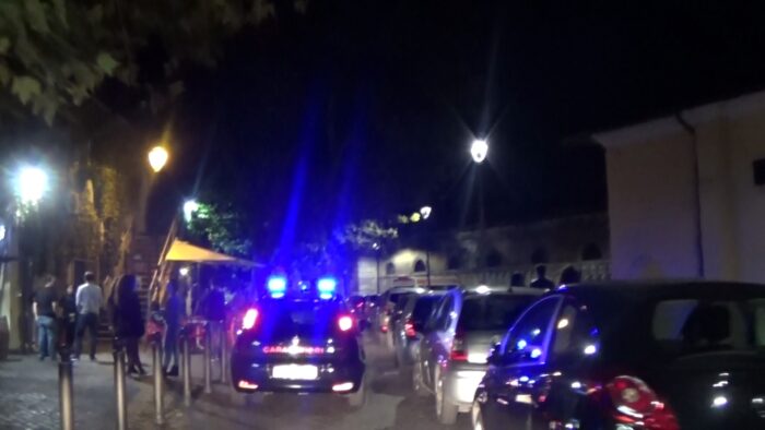 Panico a Santa Marinella: aggredisce brutalmente la compagna in strada