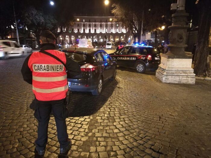 Termini, offensiva dei carabinieri contro il degrado nell'area della stazione: un arresto, 3 denunce e 8 DASPO (FOTO)