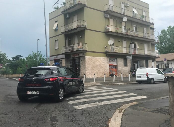 Roma, San Basilio e Tor Bella Monaca. Doppio blitz antidroga con le operazioni Servizio a domicilio e In & Out