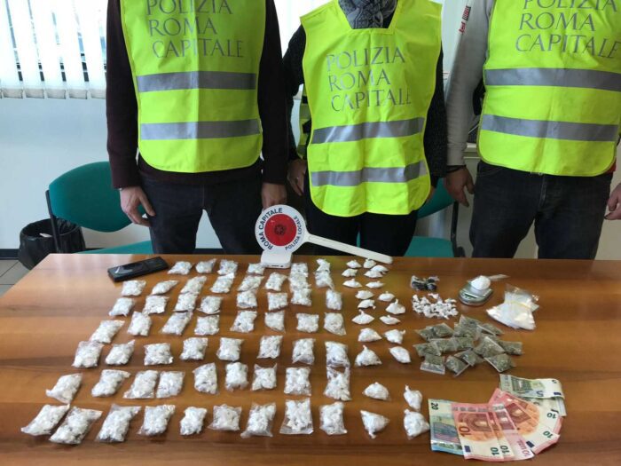 San Basilio, scoperta centrale per lo spaccio di droga