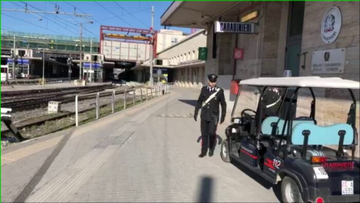 Termini, madame furto arrestata di nuovo: riconosciuto da un carabiniere fuori servizio durante un borseggio