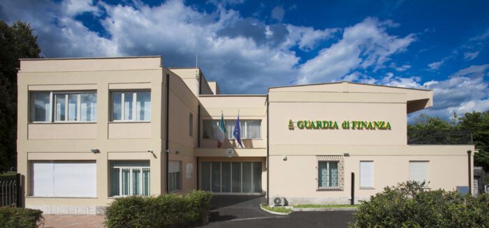 Concorso per arruolamento di 66 allievi ufficiali all'accademia della Guardia di Finanza: requisiti e come partecipare al bando