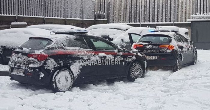 Lungotevere Augusta, ladri minorenni rubano i bagagli dalle auto: arrestati due 14enni