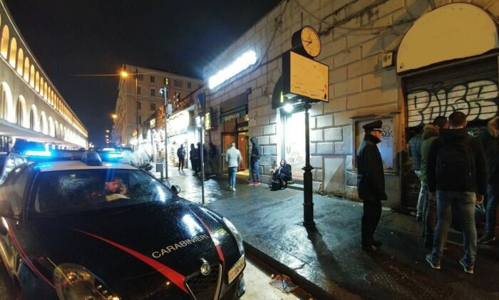 Esquilino e Termini: 14 arresti, 11 denunce, 15 DASPO urbani, sequestrate circa 100 dosi di droga e chiuso un esercizio commerciale in via Giolitti