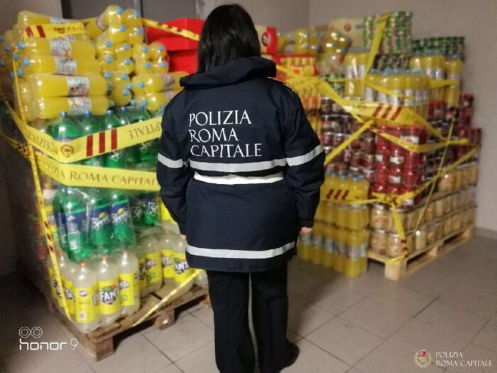 Tor Tre Teste, la Polizia Locale blocca il commercio all'ingrosso di cibi non a norma (FOTO)