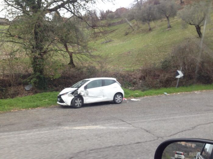 Segni, incidente lungo via Traiana: scontro tra una C3 e una Toyota (FOTO)