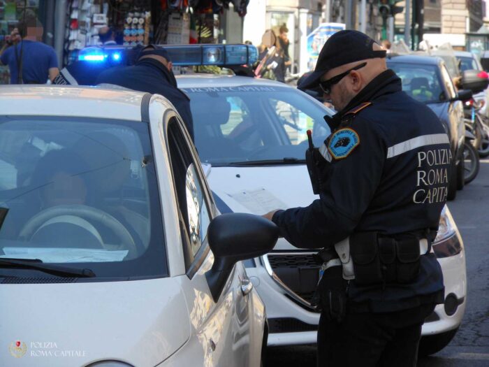 parco di colle oppio arrestato pusher dalla polizia locale