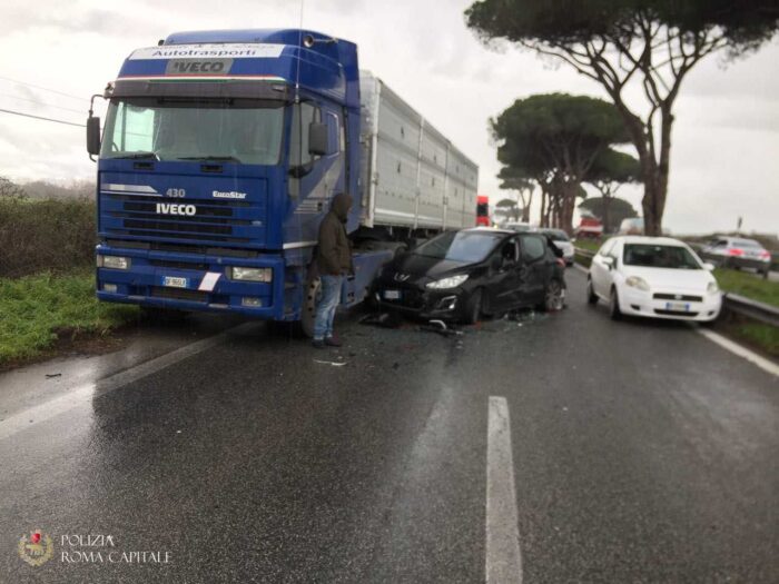 Incidente sulla Pontina: 4 feriti e traffico in tilt