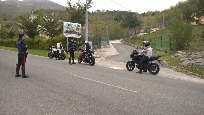 Sora, auto si aggira vicino le abitazioni del centro con fare sospetto: a bordo due donne e un uomo muniti di cesoie e copricapo