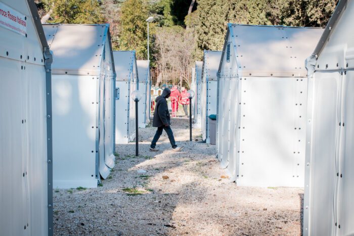 Roma, senza fissa dimora del centro d'accoglienza Better Shelter scrivono al Sindaco Virginia Raggi: 170 persone rischiano di tornare in strada a maggio