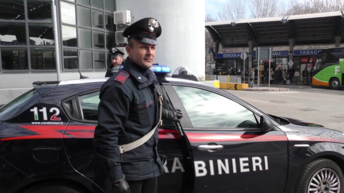 Stazione Tiburtina, tende vicino ai binari e allacci abusivi alla rete elettrica: numerosi reati riscontrati durante i controlli