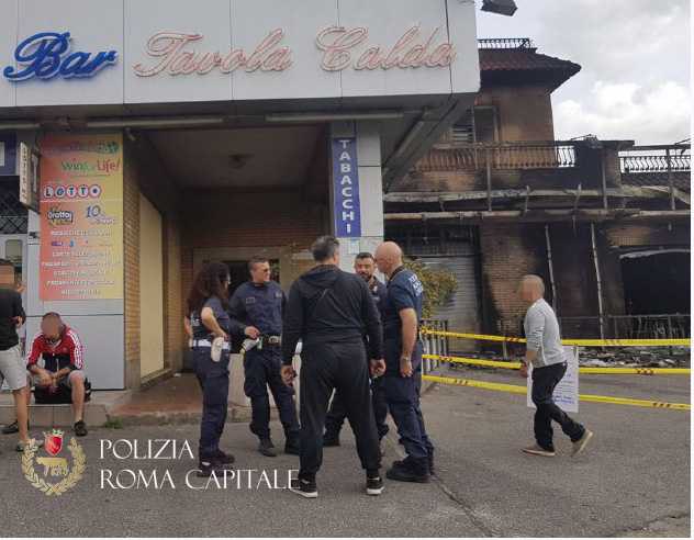 Incendio in un locale di via Casilina 1791: residenti salvati dalla Polizia Locale