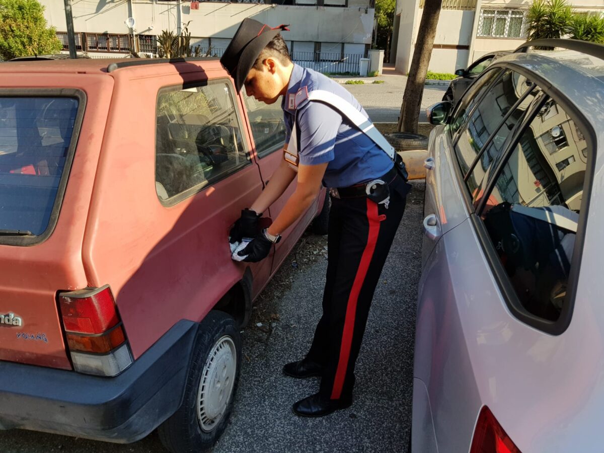 Tor Bella Monaca, Nascondeva La Droga In Un'auto Abbandonata In Strada