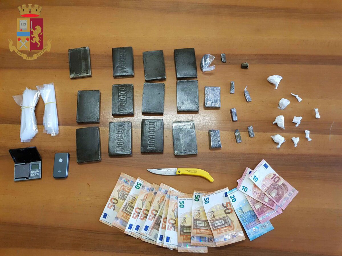 Roma Servizi Antidroga Della Polizia 15 Pusher In Manette 9460