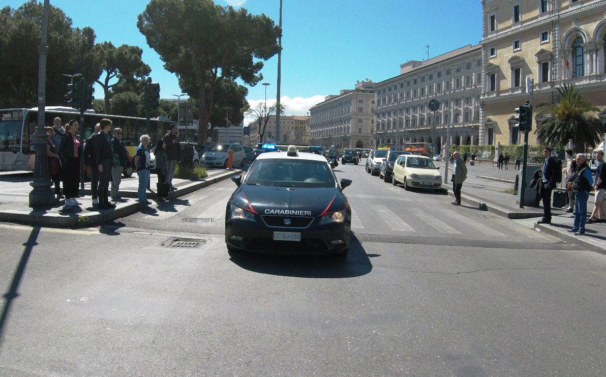 Roma, Controlli Antiborseggio Dei Carabinieri Nel Centro Storico