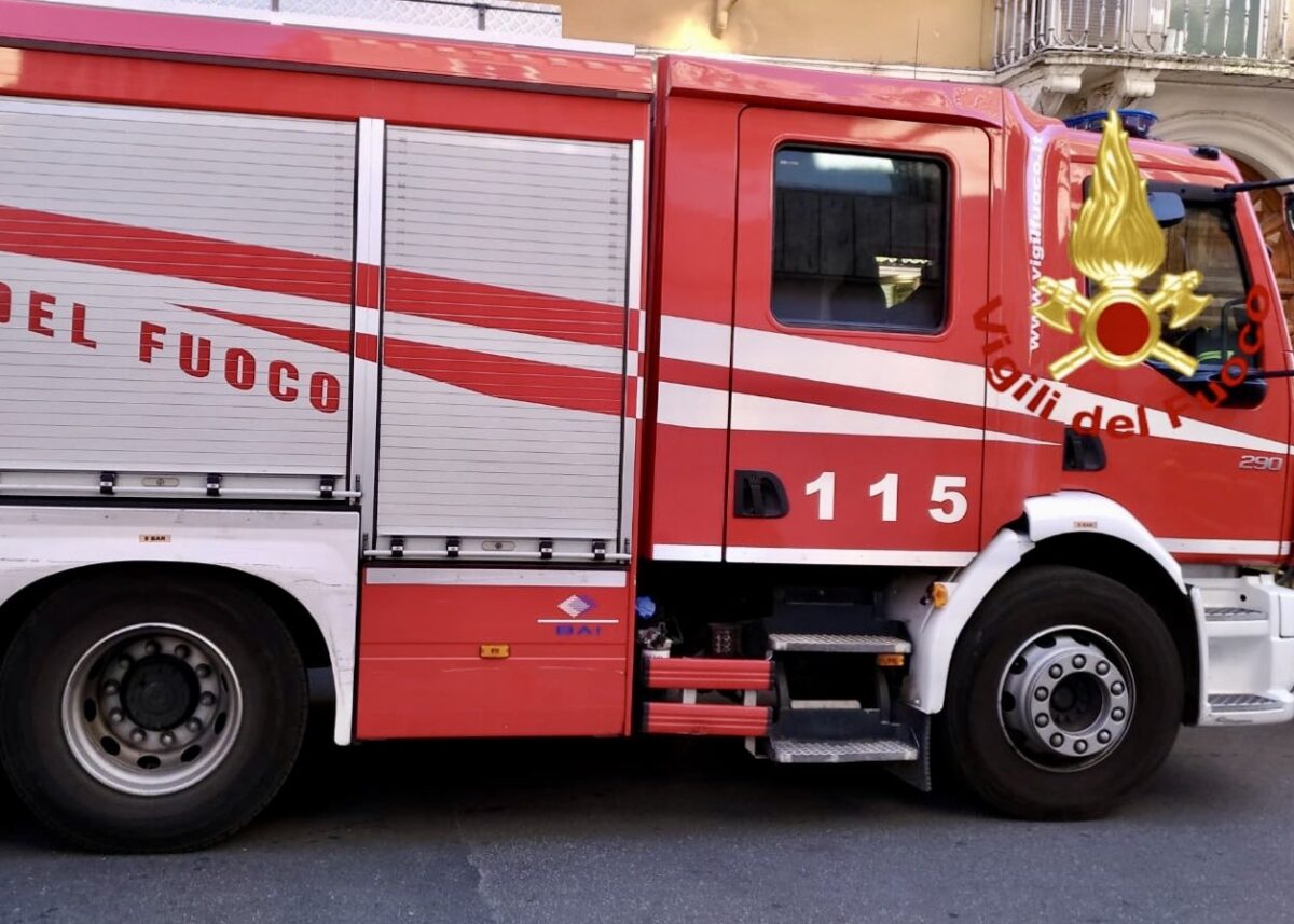 Girava in auto con un “taser” nel porta oggetti