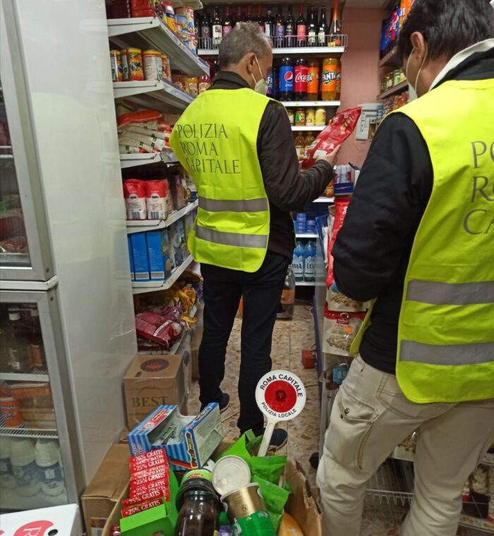 Roma, controlli anti covid: chiuso un locale a Torre Angela e uno a Tor Bella Monaca