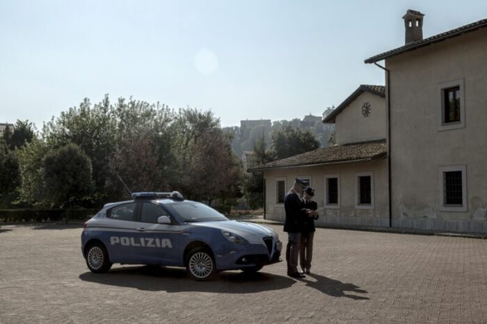 Trovato a Frosinone con una nuova droga da strada, mentre in un condominio di Fiuggi è stato interrotto uno scambio e il cliente ha ingoiato l'involucro